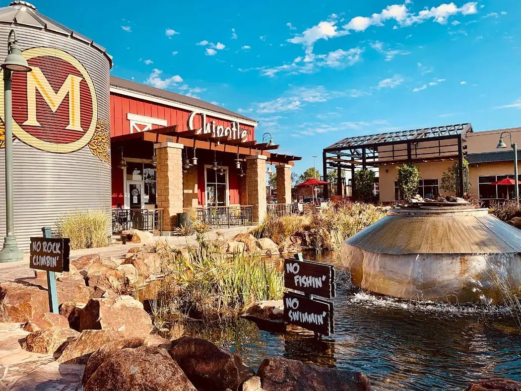 Storefronts and a water feature at Menifee Countryside Marketplace shopping center in Menifee, California